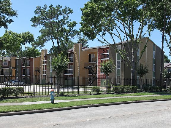 4th image of 13875 Ella Blvd APT 404