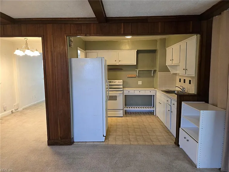 646 Roland Dr — Photo 6