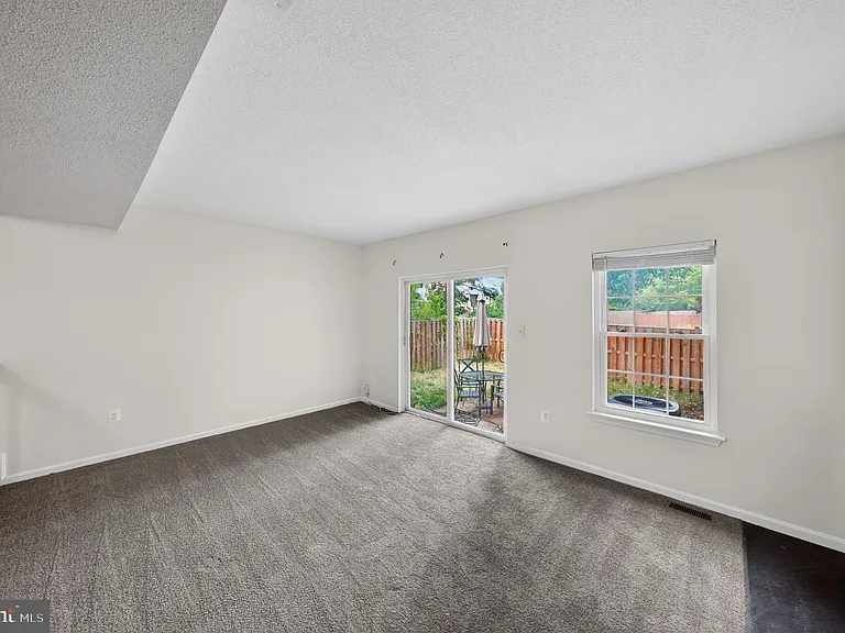 1015 Saint Michaels Dr — Photo 4
