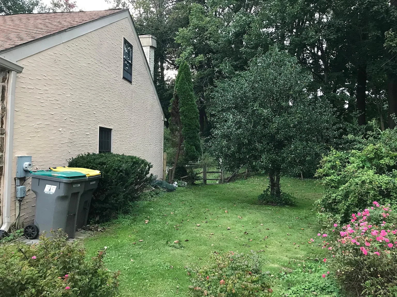 4 bed, 2.5 bath, 2400 sqft, $3,000 — Photo 3