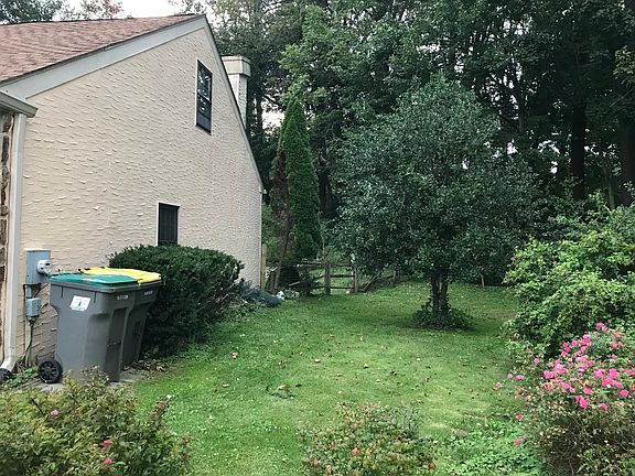 3rd image of 612 Giffin Ct