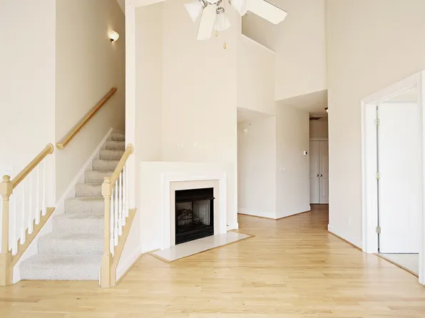 1052 Glenwood Station Ln Unit 201, Charlottesville, VA 22901