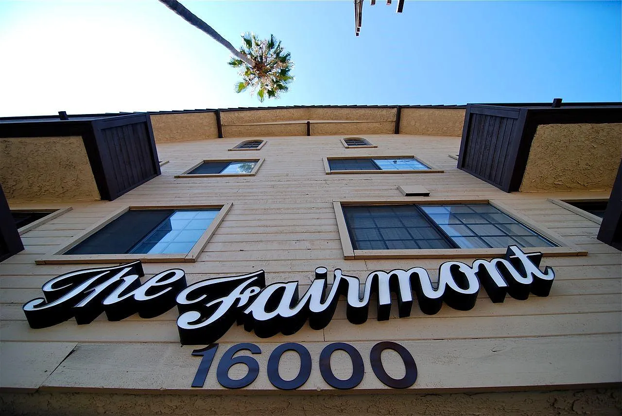 Fairmont — Photo 1