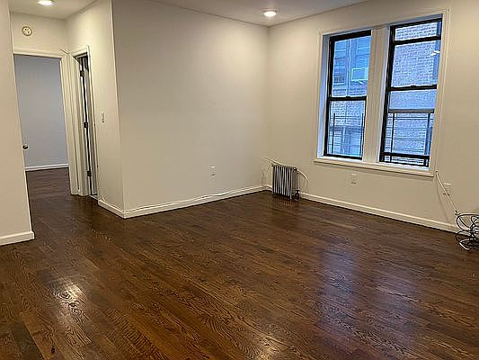 2nd image of 610 W 204th St #2I