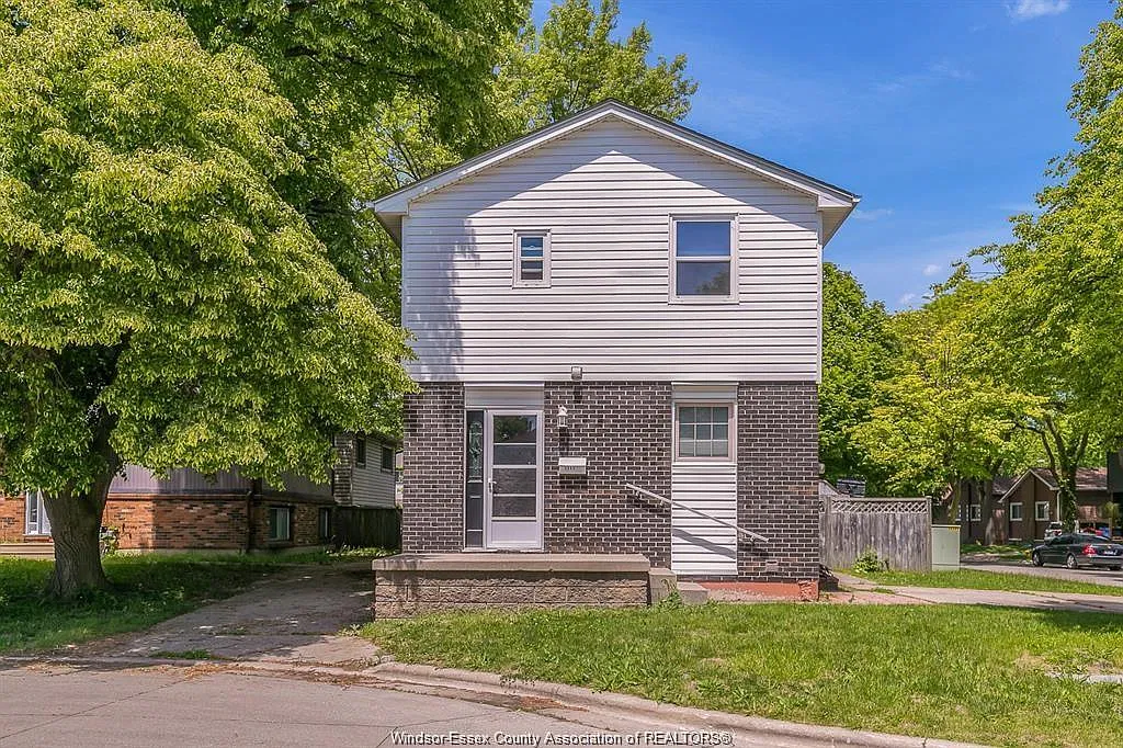 3 bed, 1.5 bath, $2,100 — Photo 1