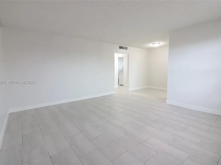 400 NE 1st St #108 — Photo 2