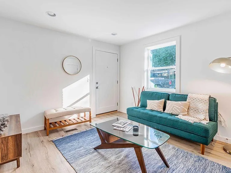 1015 Greenwood Ave NE #6 — Photo 5