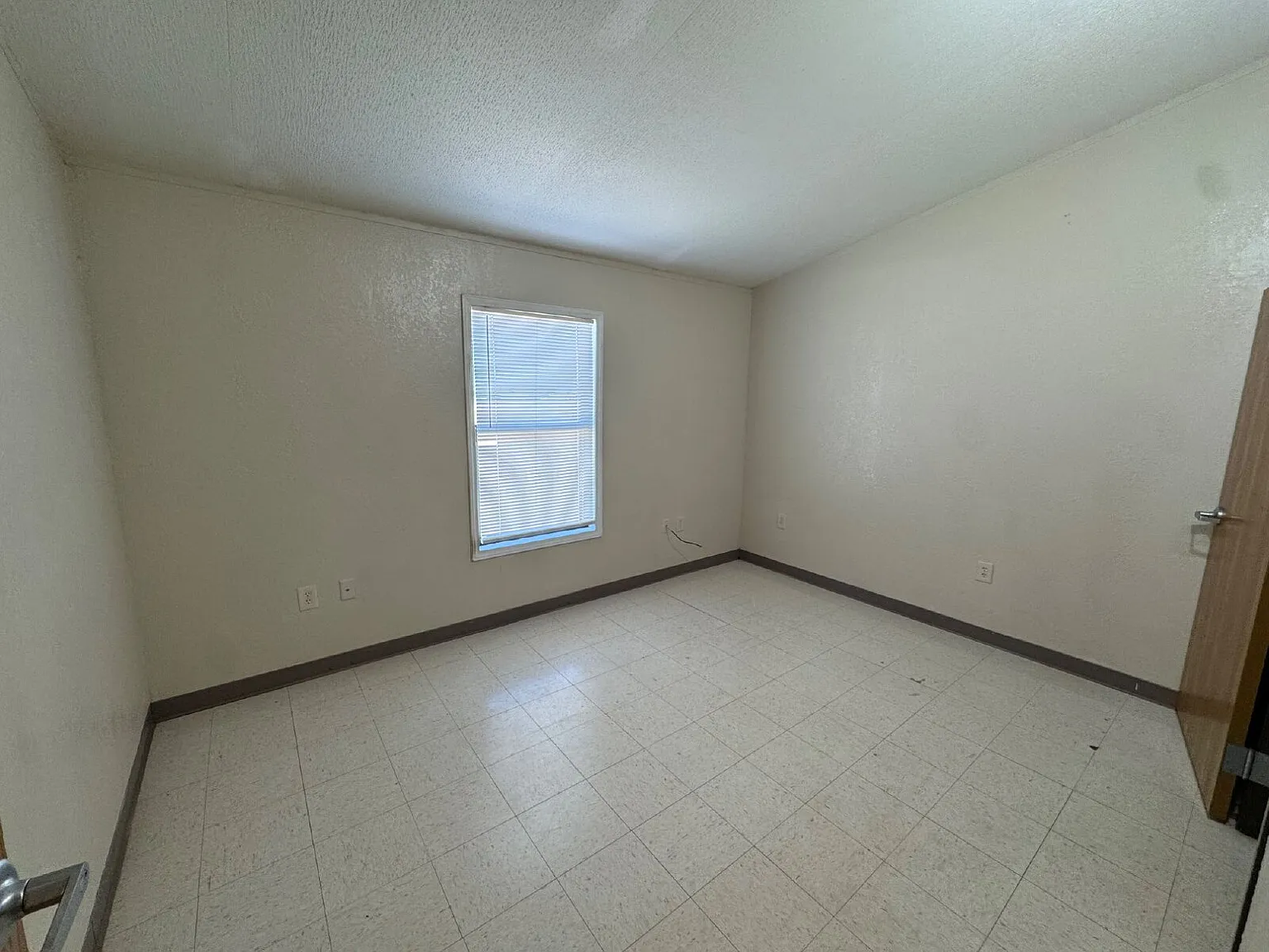 2 bed, 1.0 bath, 750 sqft, $700 — Photo 4