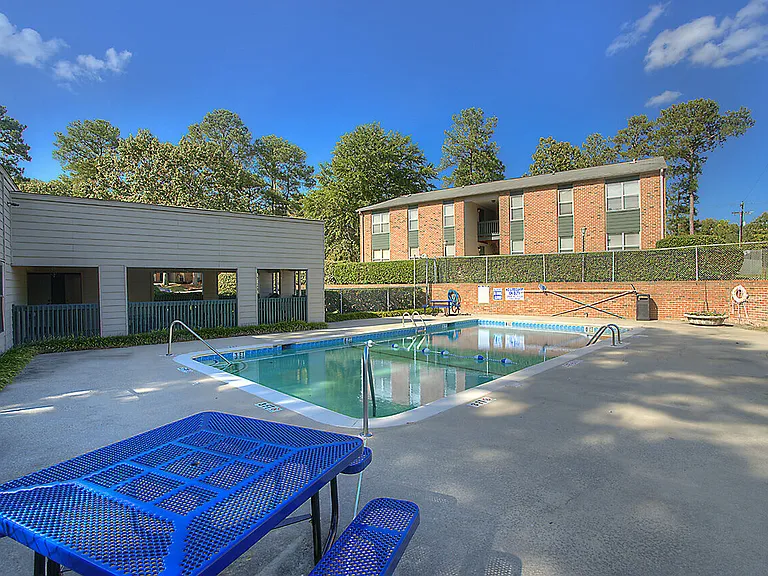 Springtree Apartments — Photo 37