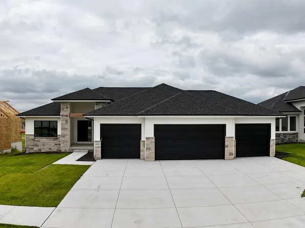 5602 N 212th St, Elkhorn, NE 68022