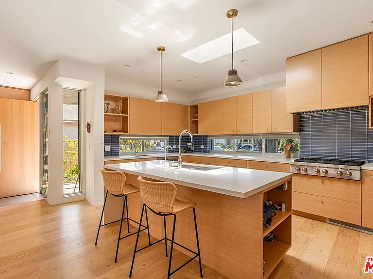 1407 Oak St — Photo 11