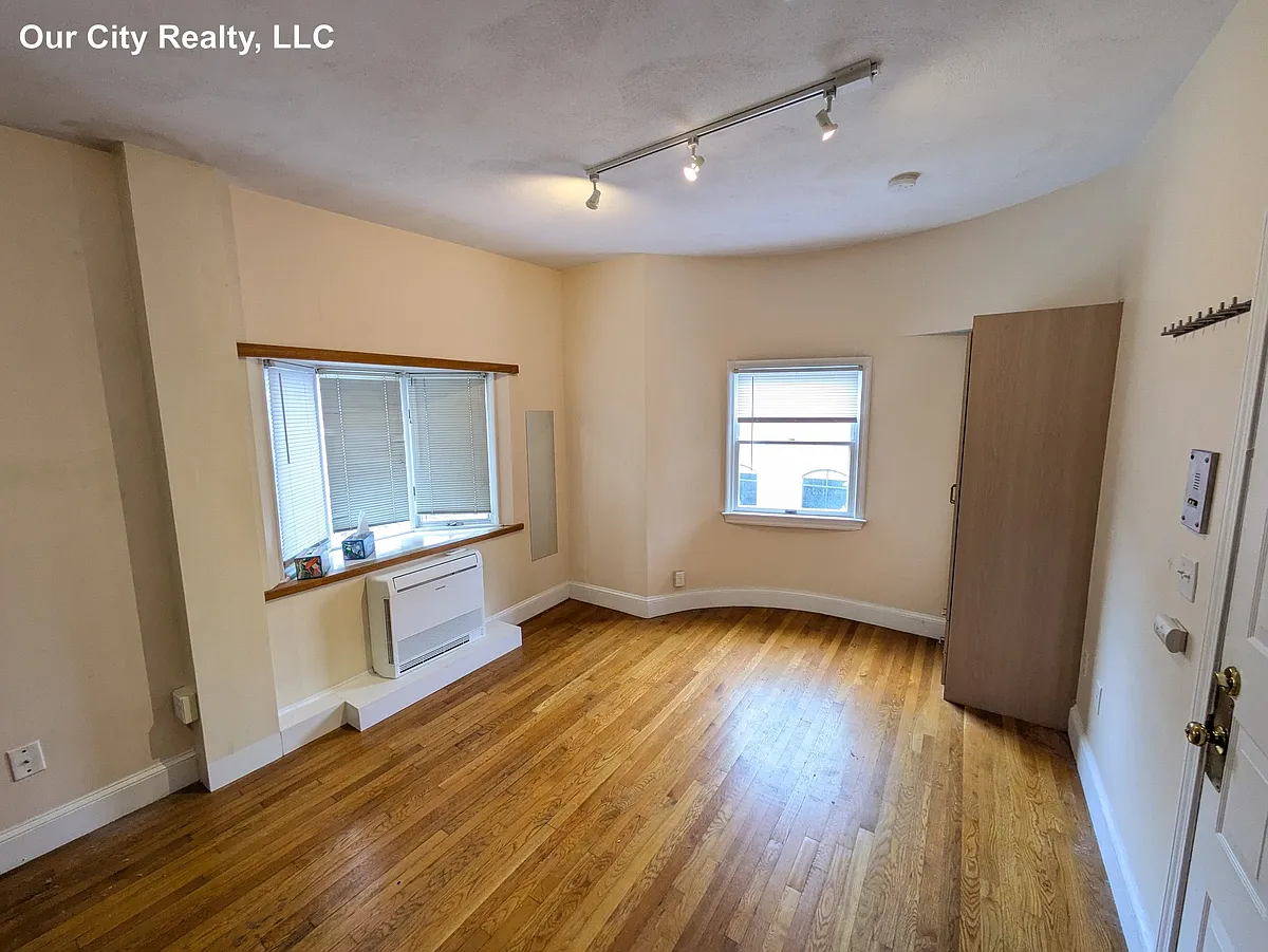 Building Photo - 12 Mount Auburn St #10