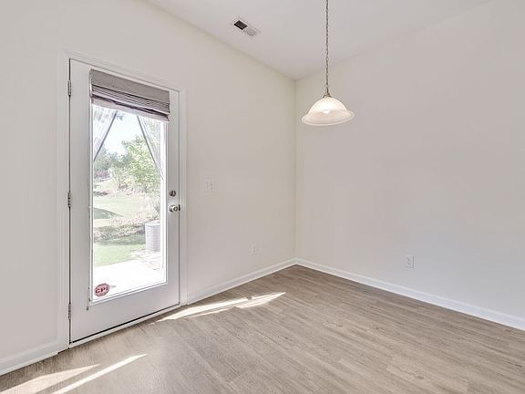 5th image of 11 Moss Grove Ln