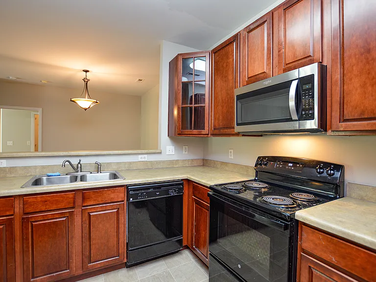 9823 Hyde Glen Ct — Photo 9