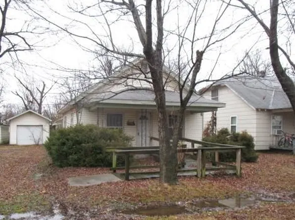 120 N Maple St, Commerce, OK 74339