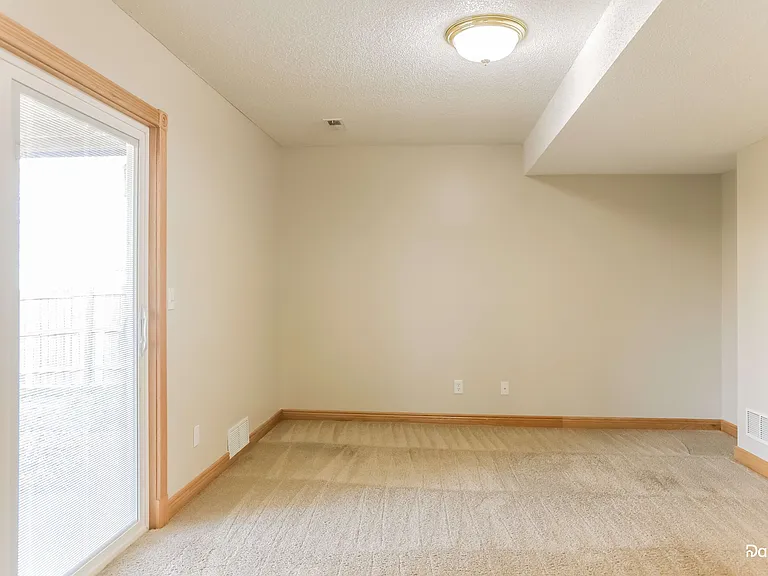 16402 Speaker Ave — Photo 13