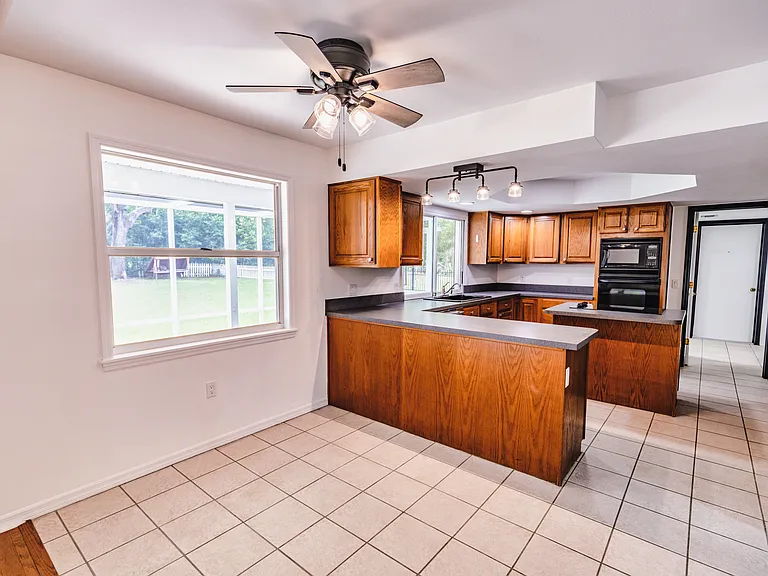 2119 Shady Oaks Dr — Photo 24
