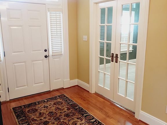 3rd image of 934 Saint James Dr