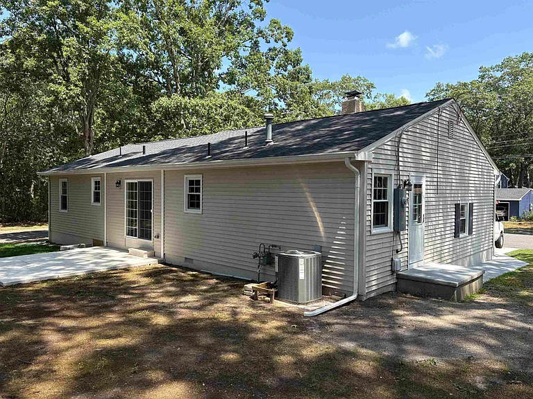 1111 Shelburne Ave — Photo 14