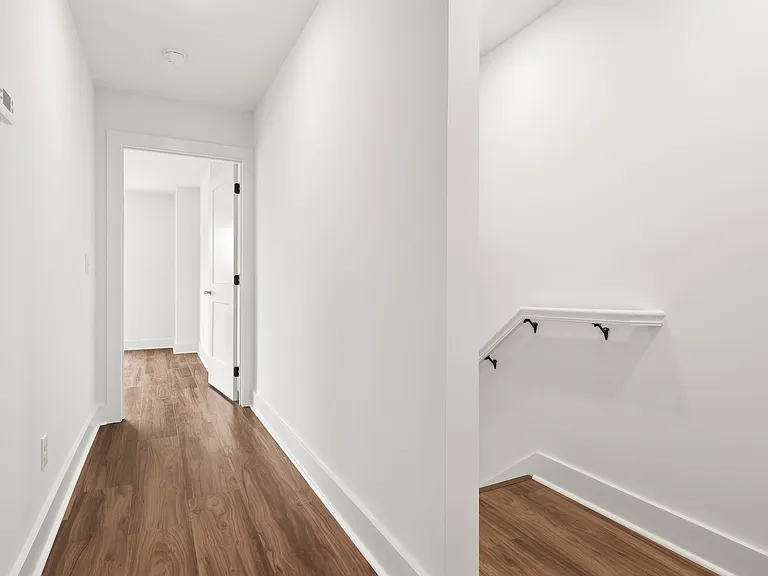 711 Gerard St #B — Photo 16