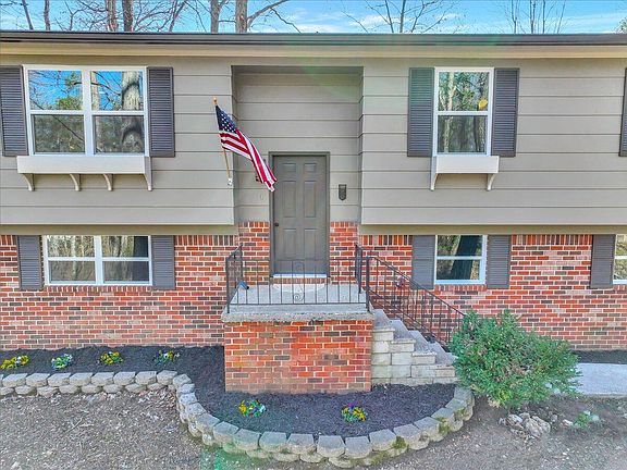 4th image of 4050 Brookcrest Dr NE