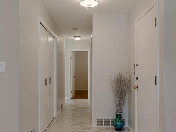 2nd image of 6228 N Sacramento Ave APT 1