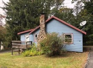 106 Sunset Ln, Highland Lakes, NJ 07422