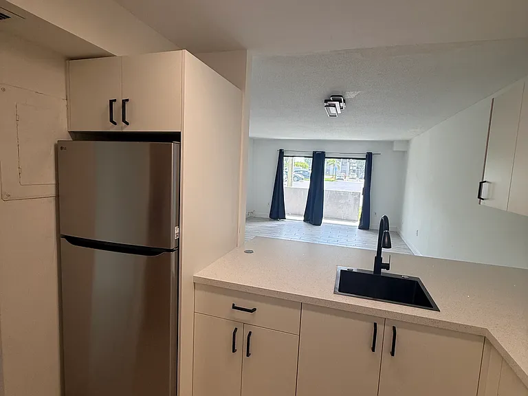 10431 N Kendall Dr #D104 — Photo 7