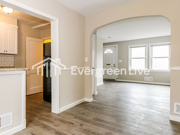 5th image of 3646 Lyndale Ave