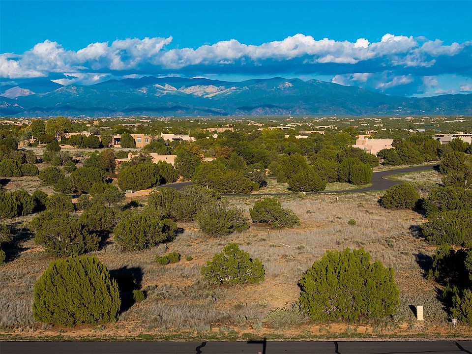 1st image of 11 Lookout Ln