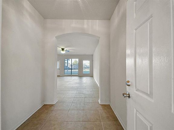 4th image of 16710 Town Glade Drive