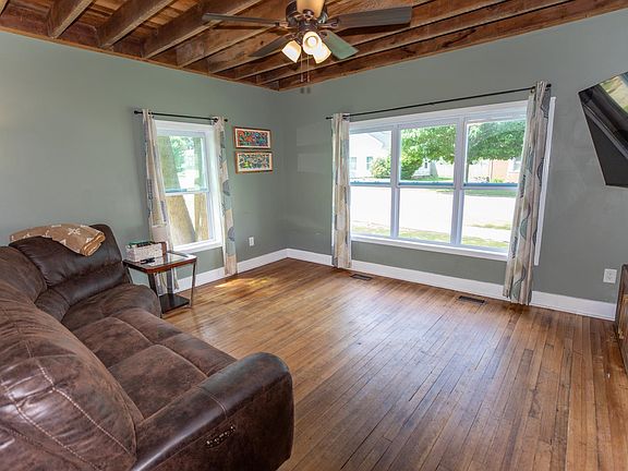5th image of 749 Thayer St