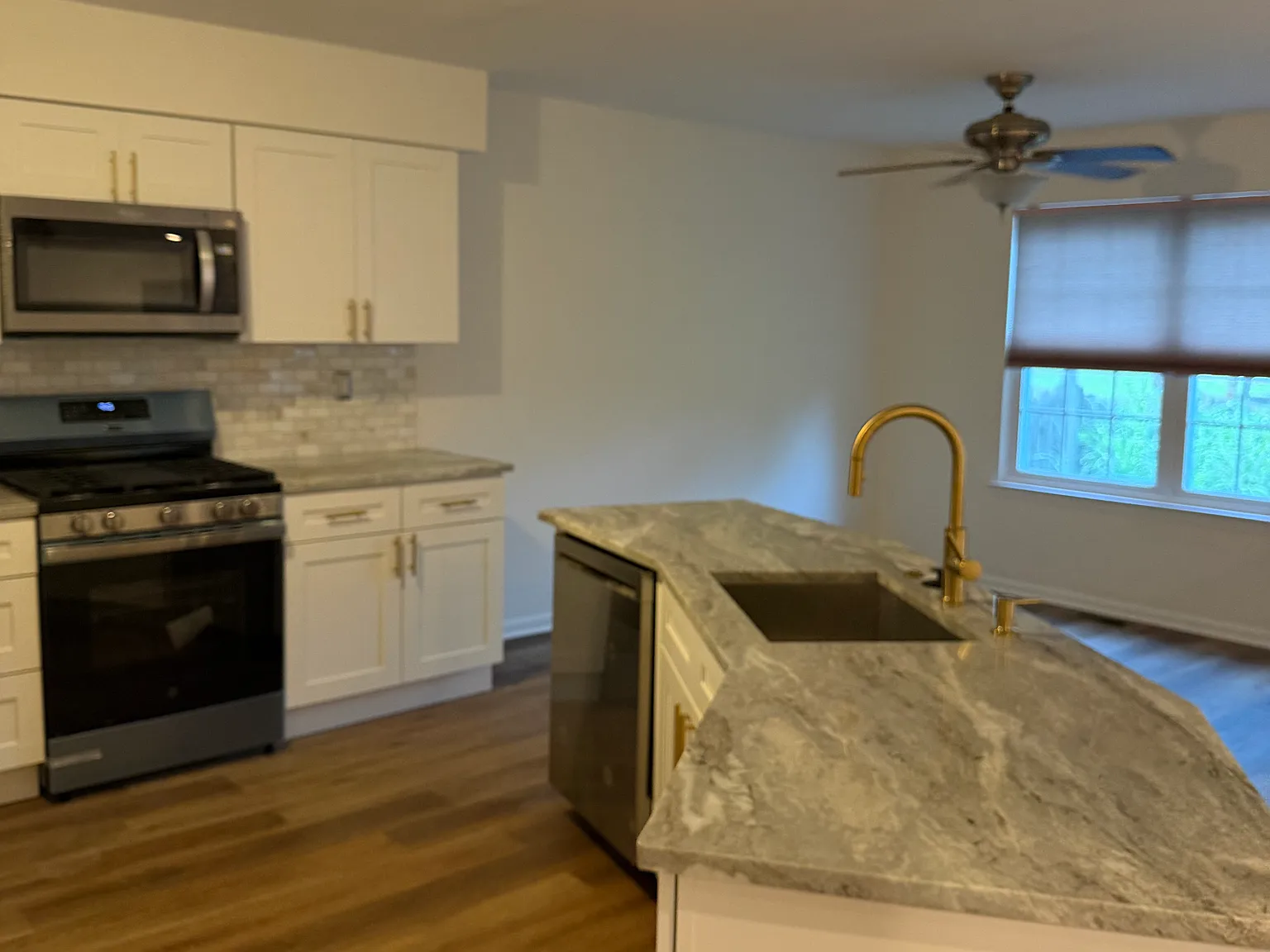 112 Lincoln Ln — Photo 4