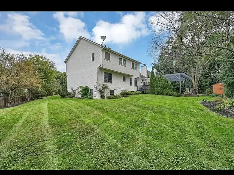 97 Pelham Dr — Photo 10