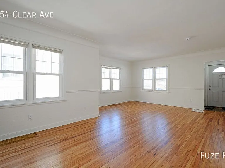 654 Clear Ave — Photo 3