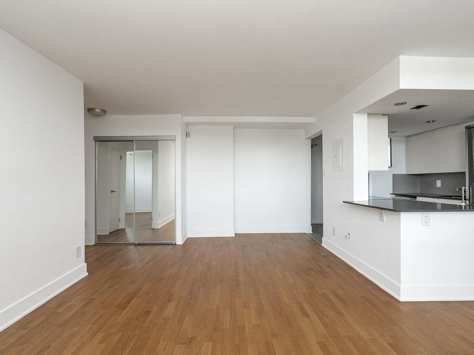 551 Eglinton Avenue East — Photo 2