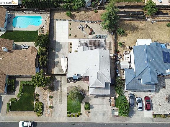 5th image of 487 Vinewood Dr