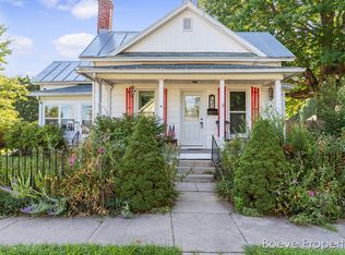 829 N Monroe St, Lowell, MI 49331