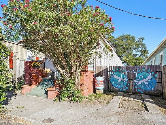 2nd image of 1221 Desire St