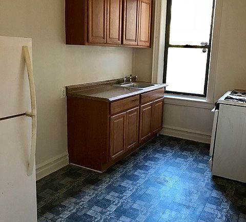 3rd image of 850 E 31st St APT D4