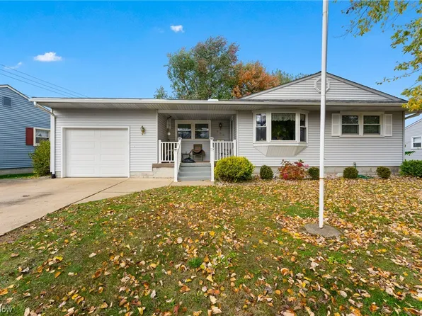 806 Moore St, Hubbard, OH 44425