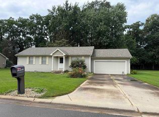 51937 Meadow Crest Dr, South Bend, IN 46628