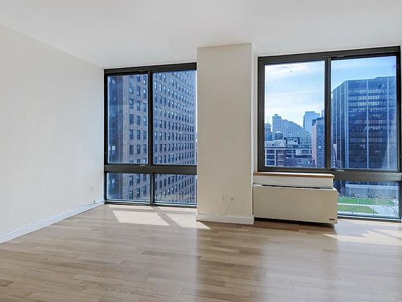 3rd image of 225-227 W 60th St #15A