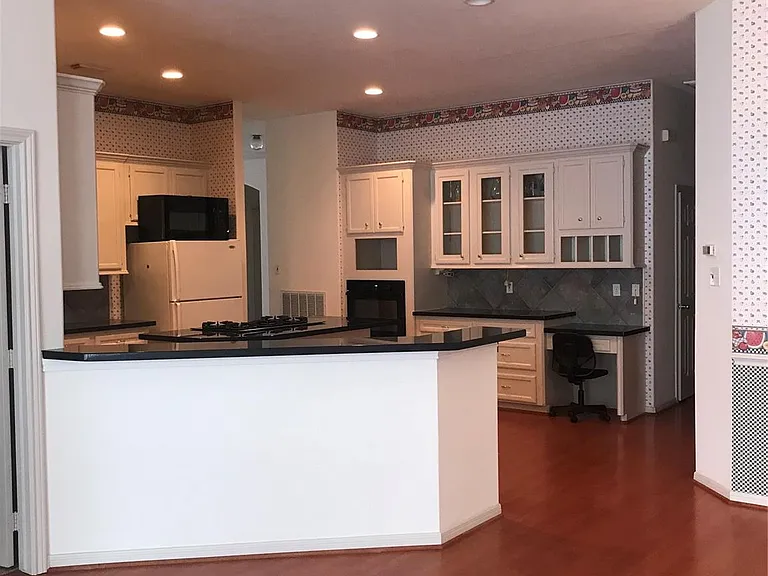 2429 Chantilly Ln — Photo 17