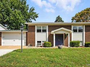 12727 Foxhound Dr, Maryland Heights, MO 63043