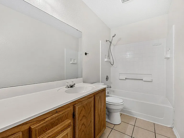 1005 Judy Ln — Photo 9