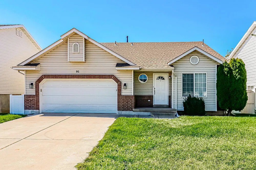 6 bed, 3.0 bath, 2552 sqft, $2,785 — Photo 1