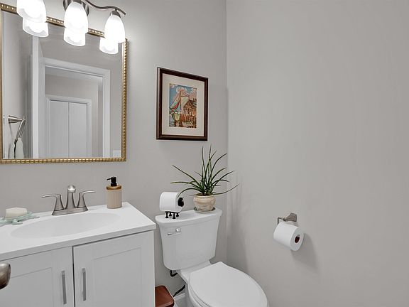 5th image of 213 Mariners Row