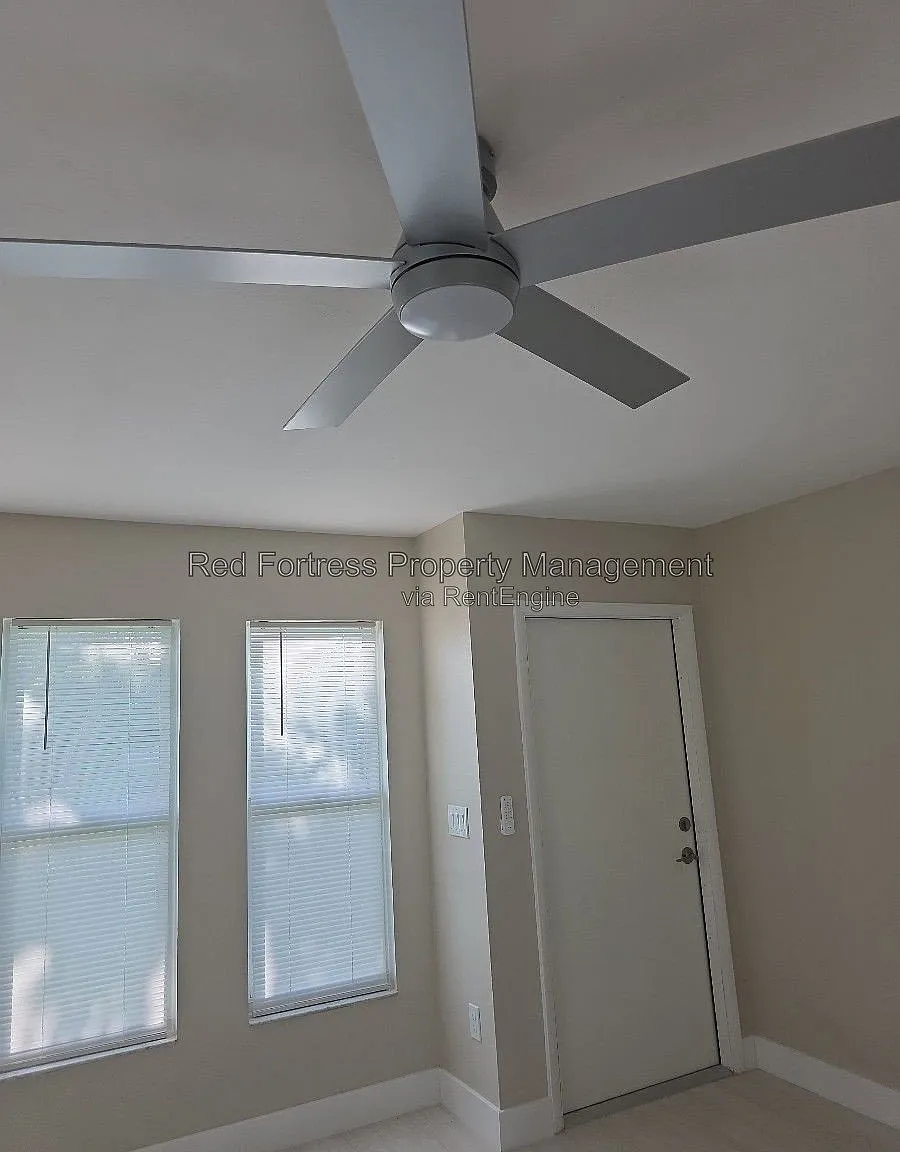 3 bed, 2.0 bath, 1300 sqft, $1,799 — Photo 3