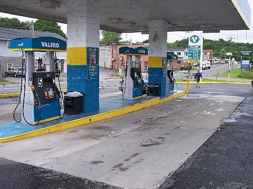 2nd image of 220 N Main St
